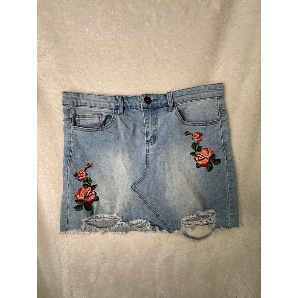 Rue21 Denim Jean Mini Skirt Size M Medium Distressed w/ Emb Floral Accents